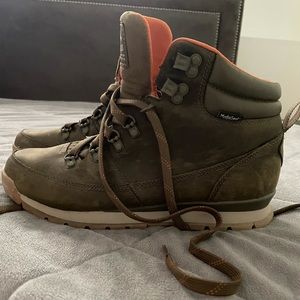 Men's north face boots olive green size 9